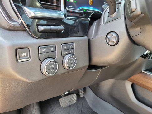 Used 2022 Chevrolet Silverado 1500 High Country w/ High Country Premium Package image 25