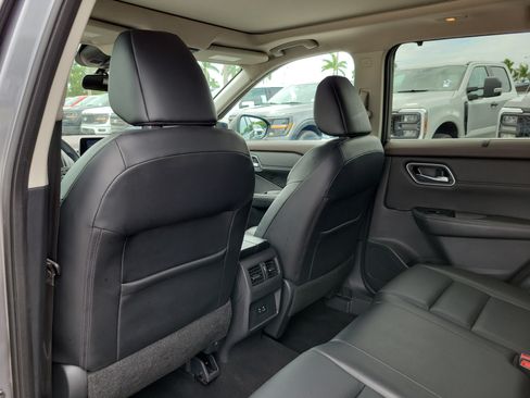 Used 2021 Nissan Rogue SV w/ Premium Package FWD image 14