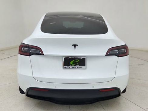 Used 2021 Tesla Model Y Long Range image 5