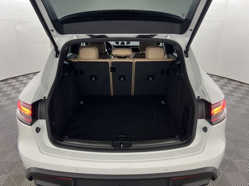 Certified 2026 Porsche Macan AWD/4WD image 21