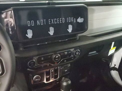 Used 2024 Jeep Gladiator Sport image 23