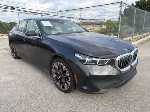 Used 2026 BMW 530i w/ Premium Package RWD image 4