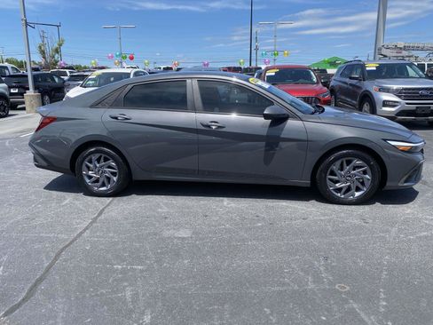 Used 2024 Hyundai Elantra SEL FWD image 8