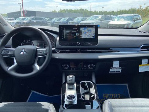 New 2025 Mitsubishi Outlander AWD image 22