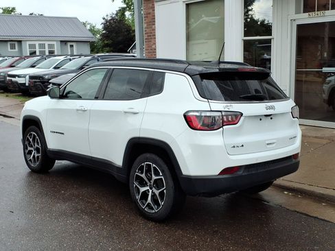 Used 2025 Jeep Compass Limited AWD/4WD image 8