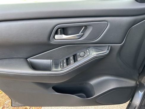 Used 2024 Nissan Rogue SV image 30