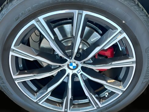 Used 2024 BMW X5 xDrive40i w/ M Sport Package AWD/4WD image 11