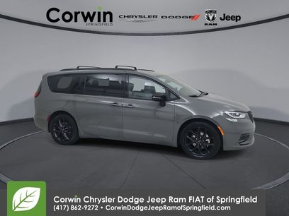 Used 2025 Chrysler Pacifica Limited