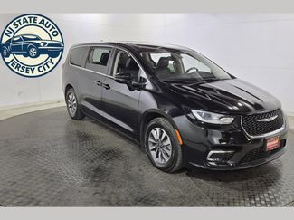 Used 2024 Chrysler Pacifica Limited FWD video 1
