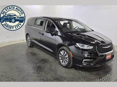Used 2024 Chrysler Pacifica Limited