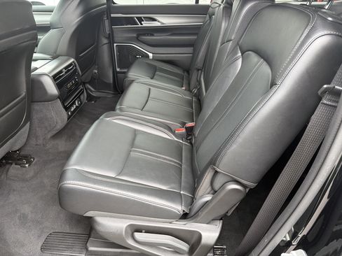 Used 2025 Jeep Wagoneer 4WD image 26