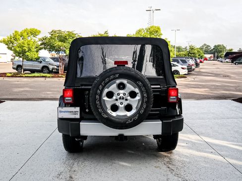 Used 2014 Jeep Wrangler Unlimited Sahara w/ Max Tow Package AWD/4WD image 8