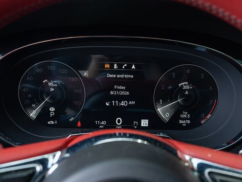 Used 2022 Bentley Bentayga AWD/4WD image 19