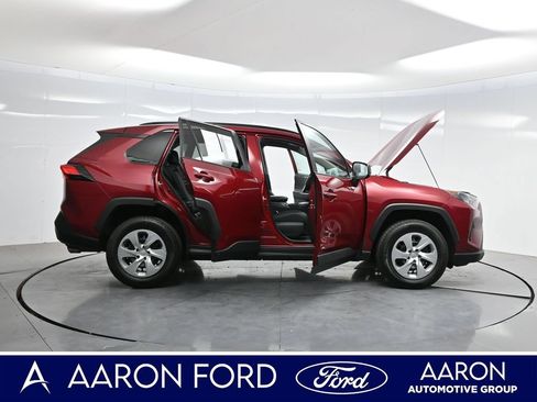 Used 2021 Toyota RAV4 LE w/ Carpet Mat Package (TMS) FWD image 4