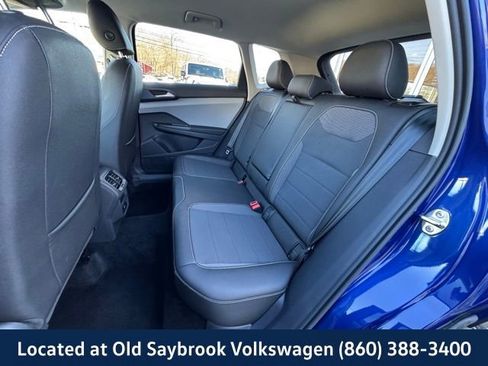 Certified 2024 Volkswagen Taos SE image 11
