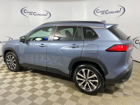 Used 2024 Toyota Corolla Cross XLE image 3