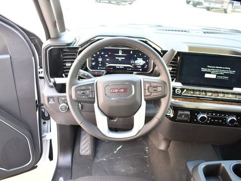 New 2026 GMC Sierra 1500 SLE w/ Preferred Package image 17