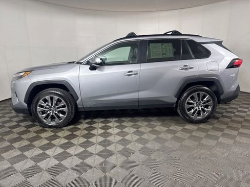 Used 2023 Toyota RAV4 XLE Premium image 7