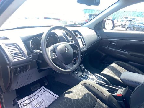 Used 2025 Mitsubishi Outlander Sport ES AWD/4WD image 9