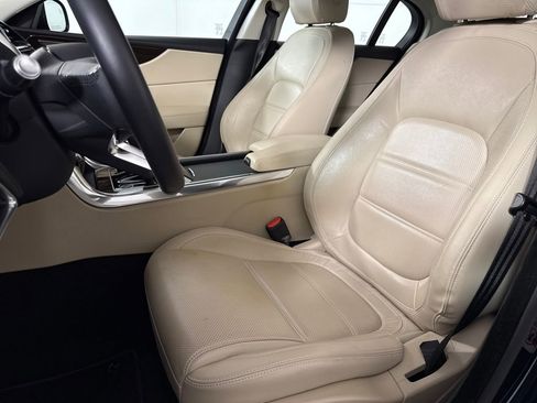 Used 2020 Jaguar XE S image 10