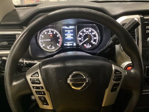 Used 2017 Nissan Titan SV image 16