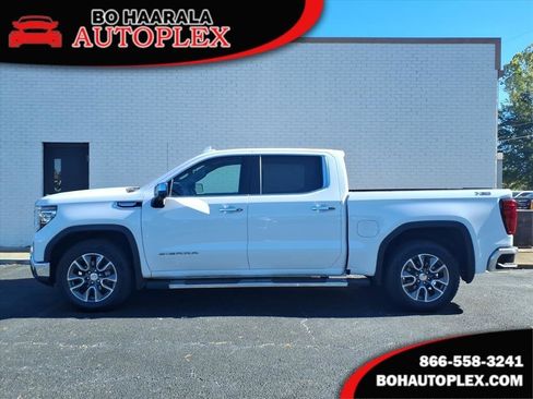 Used 2024 GMC Sierra 1500 SLT image 1