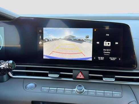 Used 2025 Hyundai Elantra SEL image 27