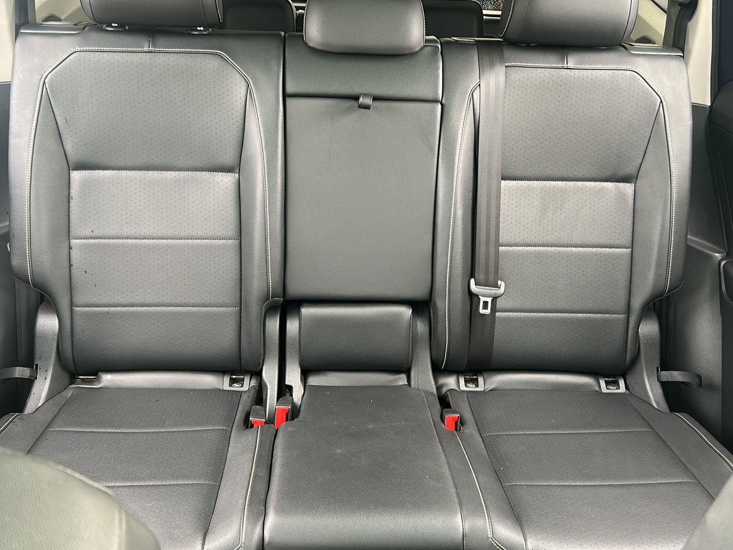 Used 2021 Volkswagen Tiguan SE w/ Panoramic Sunroof Package FWD image 27