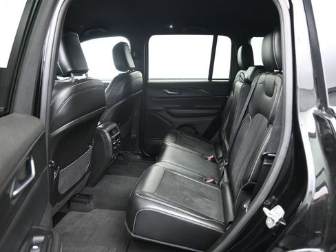 Used 2023 Jeep Grand Cherokee Altitude AWD/4WD image 25