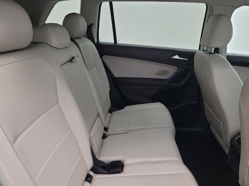 Used 2018 Volkswagen Tiguan SE w/ Panoramic Sunroof Package image 19