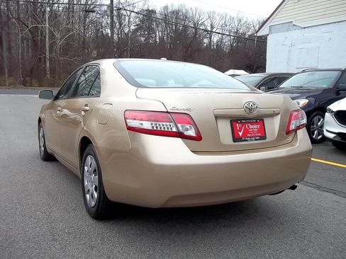 Used 2010 Toyota Camry LE image 2
