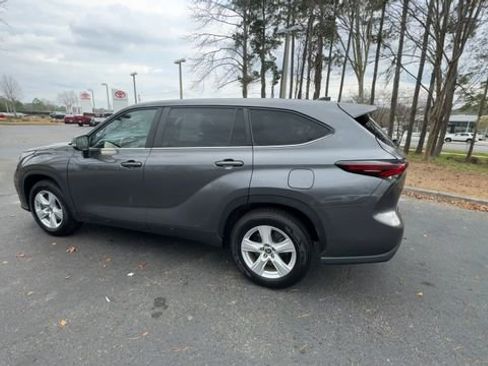 Used 2024 Toyota Highlander LE image 11