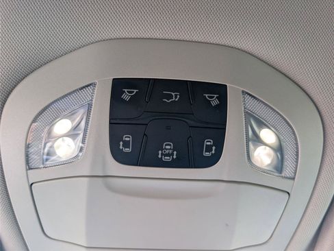 Used 2024 Chrysler Pacifica Touring-L FWD image 19