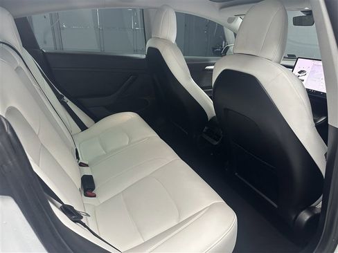 Used 2021 Tesla Model 3 Standard Range Plus image 12