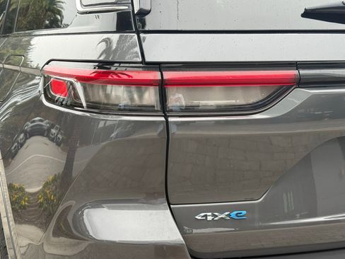 Used 2022 Jeep Grand Cherokee Overland w/ Advanced Protech Group III image 14