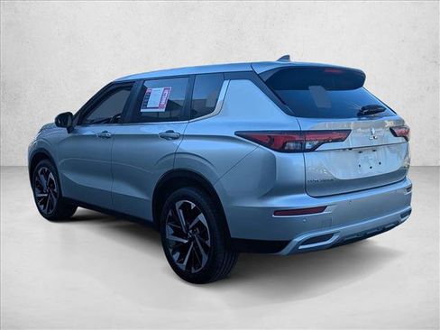 Used 2024 Mitsubishi Outlander SE image 8