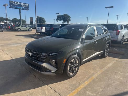 Used 2025 Hyundai Tucson SEL FWD image 2