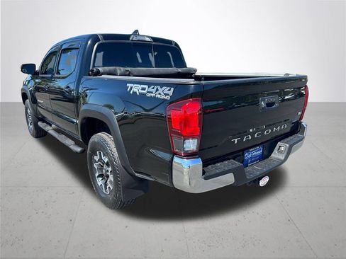 Used 2018 Toyota Tacoma TRD Off-Road AWD/4WD image 9
