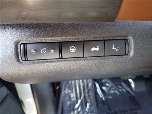 Used 2023 Nissan Pathfinder Platinum AWD/4WD image 19