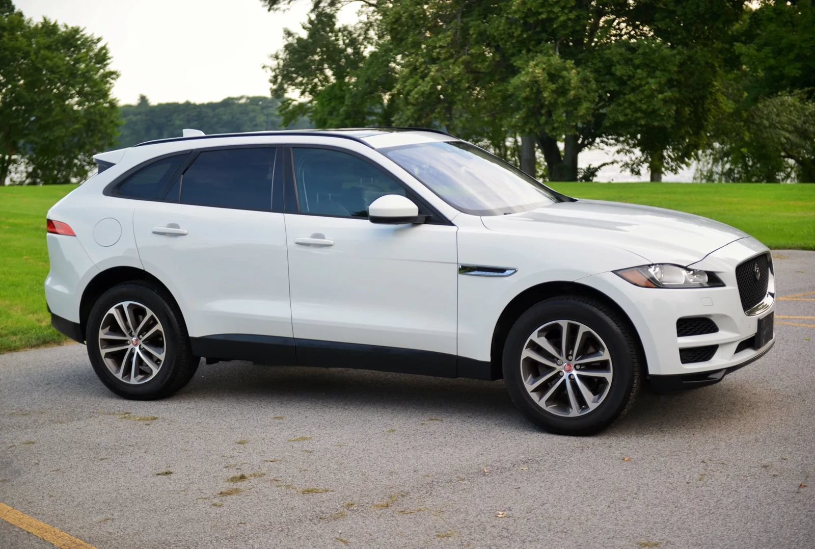Used 2018 Jaguar F-PACE Premium AWD/4WD image 12