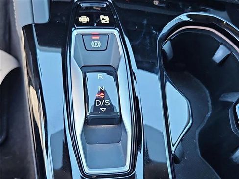 Certified 2025 Audi Q5 Premium w/ Convenience Package image 11