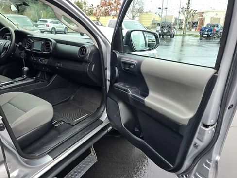 Used 2017 Toyota Tacoma SR w/ Tow Package image 15