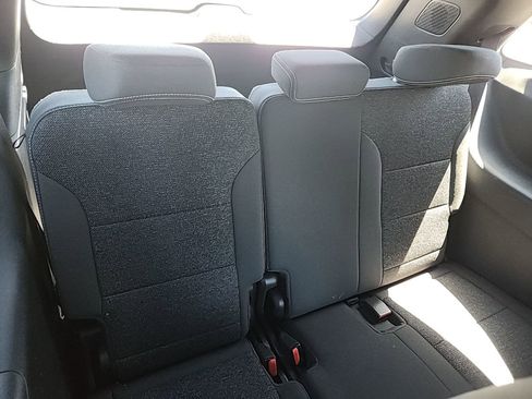 Used 2025 Chevrolet Traverse LT AWD/4WD image 9
