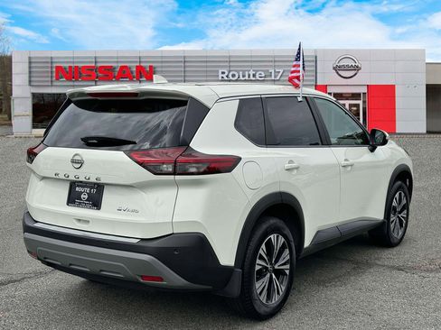 Used 2023 Nissan Rogue SV image 5