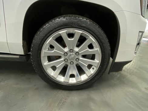 Used 2016 Cadillac Escalade ESV Premium image 16