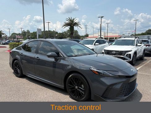 Used 2025 Toyota Camry SE FWD image 5
