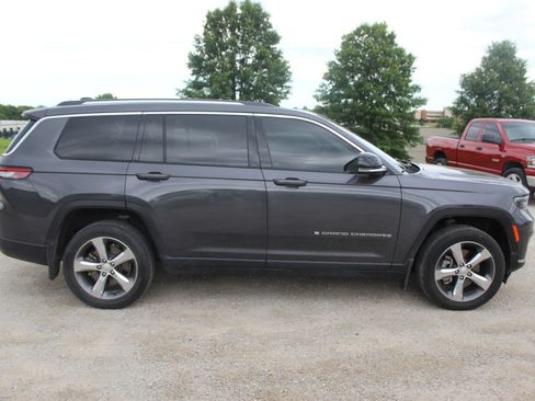 Used 2022 Jeep Grand Cherokee L Limited w/ MOPAR Finishing Package AWD/4WD image 7