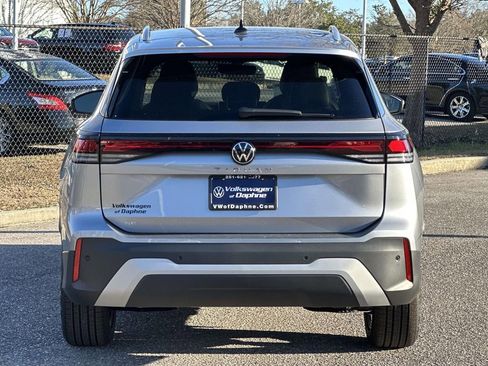 New 2026 Volkswagen Tiguan SE FWD image 29