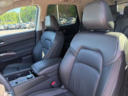 Used 2024 Nissan Pathfinder SL AWD/4WD image 9