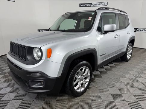 Used 2017 Jeep Renegade Latitude image 2